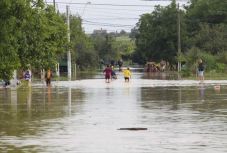 Elsőfokú árvízriasztást adtak ki 16 folyó vízgyűjtő medencéjére