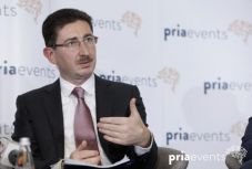 A szenátus házbizottsága kezdeményezi a Versenytanács elnökének leváltását