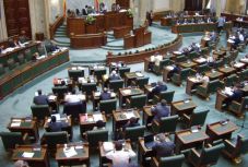 Hallgatólagosan elfogadta a szenátus a lejalapú hitelek kamatait módosító jogszabályt