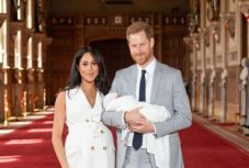 Íme az első fotók Harry herceg és Meghan Markle kisfiáról