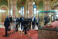 A Magyar Érdemrend tisztikeresztjével tüntették ki Ion Țiriacot