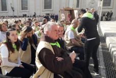 A gyereknap egyházi ünnepnappá nyilvánítását kérte Böjte atya a pápától