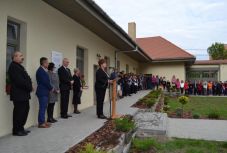 Tankonyhát adtak át a nagyenyedi Bethlen Gábor Református Kollégiumban