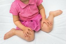 Ebben a pózban ül a gyereke? Nagyon káros lehet