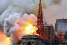 Elfogadta a francia képviselőház a Notre-Dame helyreállításáról szóló törvényt