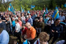 FRISSÍTVE – Több ezer ember kiáltotta az úzvölgyi temetőben: ne bántsd a magyart!