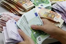 Valaki hirtelen nagyon meggazdagodott vasárnap este Romániában