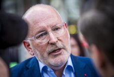 Btk.-módosítás: Timmermans jogállamisági eljárást helyezett kilátásba Románia ellen