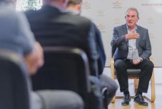 Winkler Gyula: tájékozódjanak idejében a vállalkozók az új EU-s támogatásokról