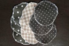 Hogyan készítsünk régi textilből sminklemosó korongokat?