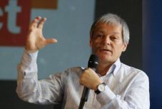 Dacian Cioloş elismerte, hogy a Szekuritáténál sorkatonáskodott