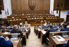 Módosították a szlovák jelképtörvényt: szabadon énekelhető más országok himnusza