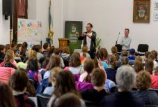 Több száz iskolás falta a könyveket Kolozsváron