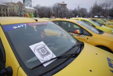 Bírságot kockáztatnak a fuvarmegosztó alkalmazásokat használó „kalóztaxisok”