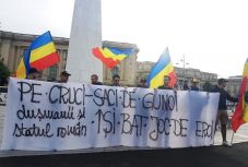 FRISSÍTVE - Tüntettek Bukarestben az Úz-völgyében állítólagosan megvert román képviselőjelöltért