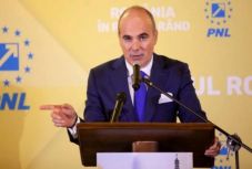 Rareş Bogdan (PNL): A PSD egy szót sem szól az úzvölgyi katonai temetőben történtekről