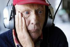 Hetvenévesen meghalt Niki Lauda, a Forma–1 háromszoros világbajnoka