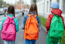 Ezért jó, ha a gyereke gyalog jár iskolába