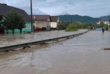 Családok hagyták el otthonaikat az árvízveszély miatt Beszterce-Naszód megyében