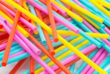 Hivatalos: betiltotta az egyszer használatos műanyagokat az EU