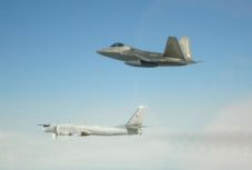 Az amerikai légierő orosz bombázókat és harci gépeket fogott el Alaszka partjainál