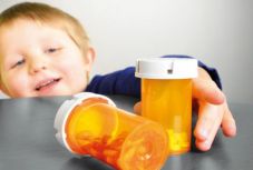 Bevette édesanyja fogamzásgátló tablettáit egy 2 éves gyermek