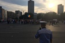 Dragnea bebörtönzését ünnepelték és a kormány lemondását követelték Bukarestben