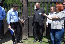 Csak percekig került lakat az úzvölgyi katonai temetőre?