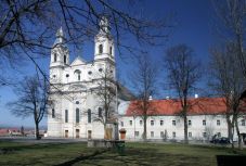 Éjszaka is nyitva lesznek a csíkszeredai templomok, hogy befogadják a zarándokokat