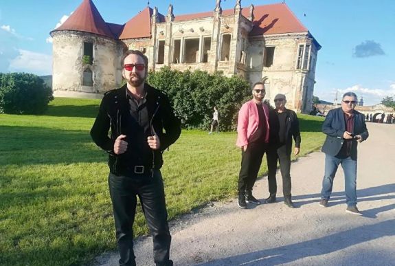 Ha így folytatja, Nicolas Cage bejárja Erdélyt