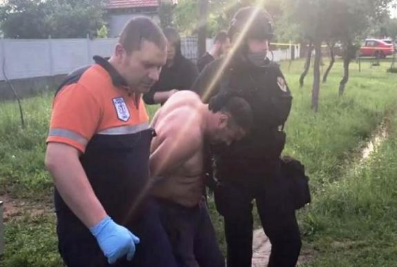 „Maszkosok” felügyelete mellett műtötték meg a rendőrgyilkost