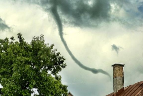 „Tornádócskát” filmeztek Gyergyószentmiklós egén