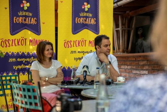 Összeköt minket – új szlogennel jelentették be az idei Vásárhelyi Forgatagot