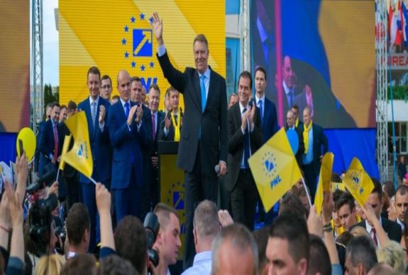 Farkas István: Kigolyózva Titániában