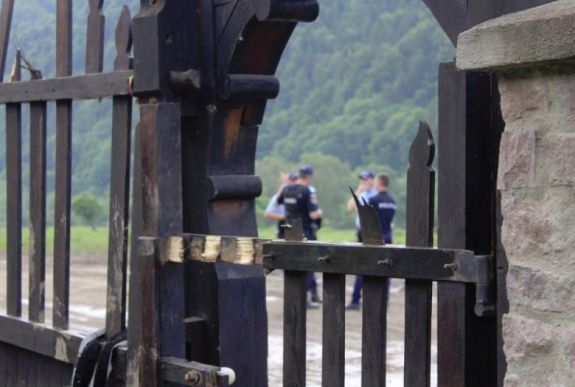 Ilyen állapotban volt az úzvölgyi temető az incidensek másnapján