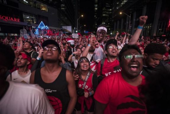 Történelmi fegyvertény előtt a Toronto Raptors