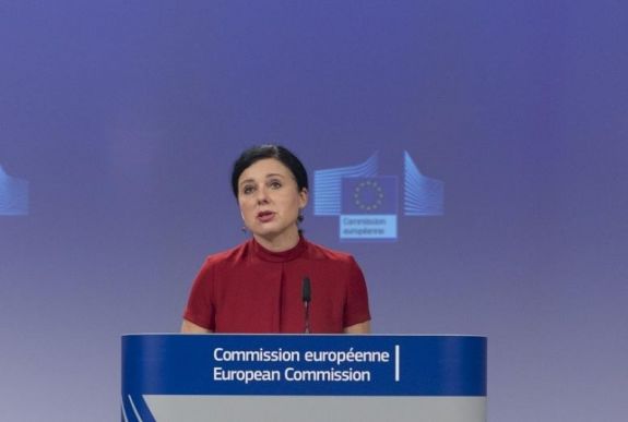 Jourová: Romániának nem kell tartania a 7-es cikkely aktiválásától