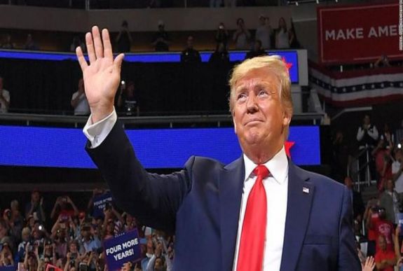Donald Trump kampányszámlájára egyetlen nap alatt csaknem 25 millió dollár érkezett