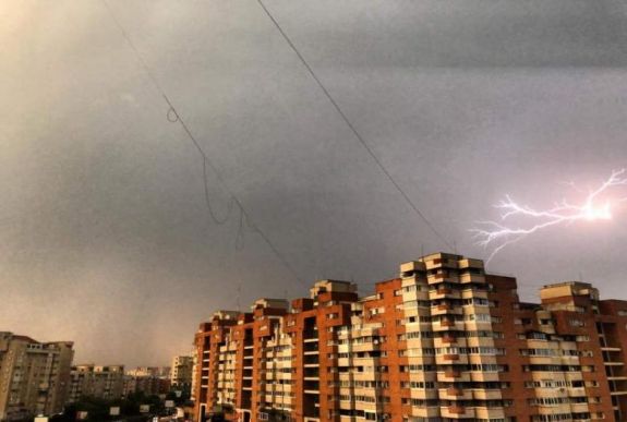 Tizenöt megyében okozott károkat az elmúlt 24 órában a kedvezőtlen időjárás