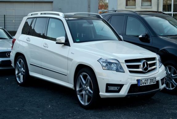 Több tízezer Mercedest kell visszahívni