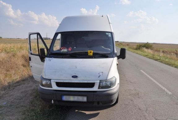 Vádat emelnek Magyarországon a migránsokat kisbuszokba zsúfoló román embercsempészek ellen