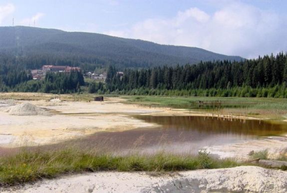 Kritikus a helyzet a hargitafürdői kaolinbánya zagytározójánál