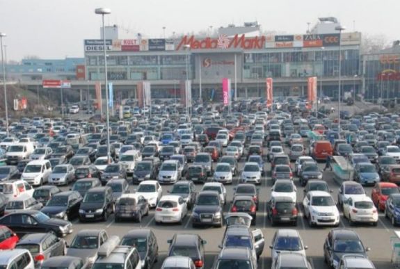 Különös módszerrel „dolgozott” a román áruházi szarka