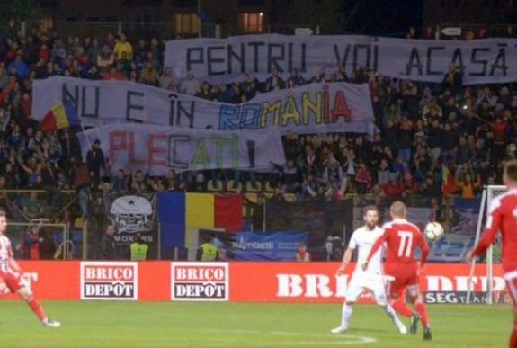 Magyarellenesség miatt zárt kapus büntetést kérnek a hazai fociválogatottnak