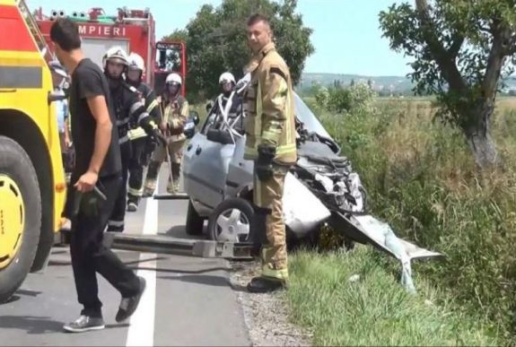 Kamionnal ütközött frontálisan egy személyautó Nagyvárad közelében