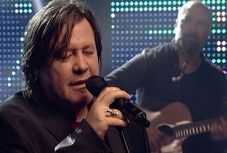 A sepsiszentgyörgyiek közösen éneklik a „magyar összetartozás himnuszát”