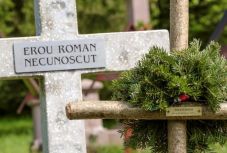 FRISSÍTVE – Védelmi minisztérium: nem járultunk hozzá az úzvölgyi temető átalakításához