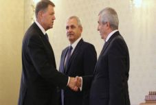 Johannis: a PSD és az ALDE akadályozza az igazságszolgáltatást, hogy Tăriceanut védje