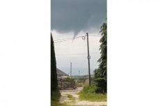 Háromszéken is lefilmeztek egy „tornádócskát”