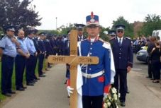 Katonai tiszteletadással helyezték örök nyugalomra a Temes megyében lelőtt rendőrt